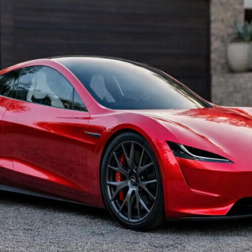 Tesla Roadster можуть показати вже у квітні