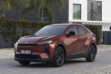Toyota представила повністю новий електричний кросовер C-HR+ для ринку Європи