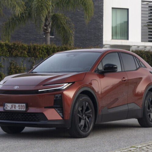 Toyota представила повністю новий електричний кросовер C-HR+ для ринку Європи