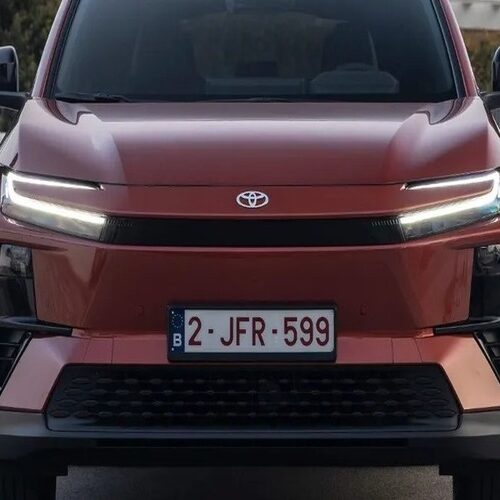 Toyota випустила кросовер C-HR+ із запасом ходу 600 км