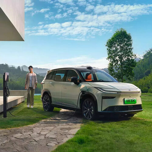 Toyota суттєво знизила ціни на два електромобілі