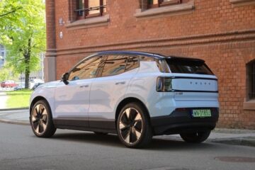 Volvo згортає продаж найдешевшого електромобіля марки: причина