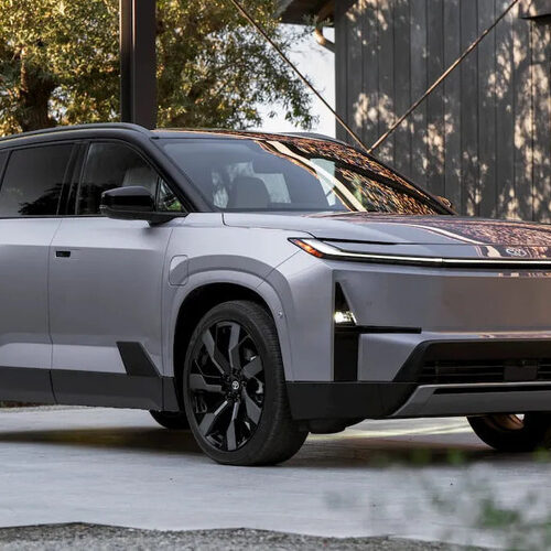 Lexus готує розкішний електрокросовер на 7 місць