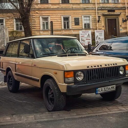 У Києві помітили 40-річний доглянутий Range Rover першого покоління