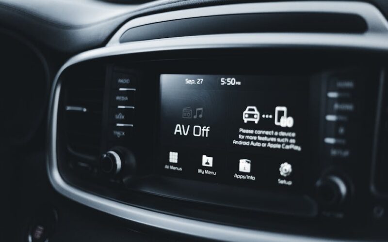 Інфотейнмент система Pleos Connect від Hyundai з екранами і кнопками