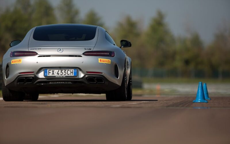 Mercedes-AMG GT63 S E Performance — гібридний спорткар на дорозі