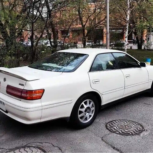 У Києві з’явилася преміальна Toyota