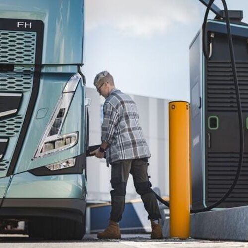 Volvo представляє нові електричні вантажівки: запас ходу до 700 км