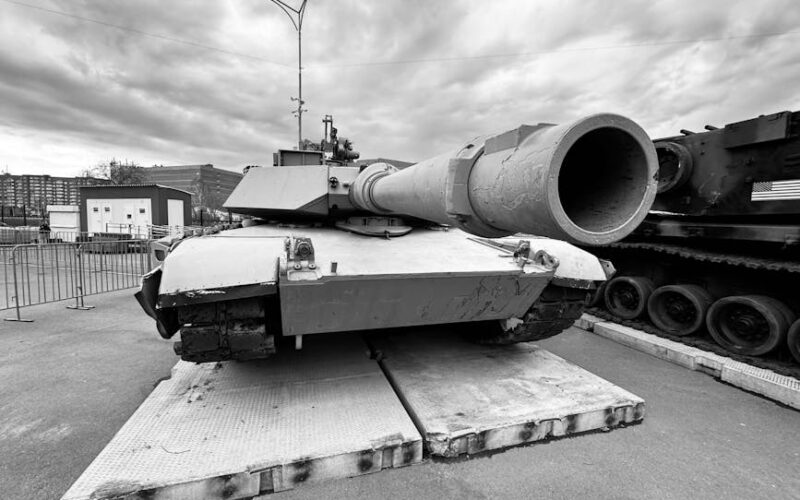 Нова броньована ремонтно-евакуаційна машина Inguar Defence на тривісному шасі