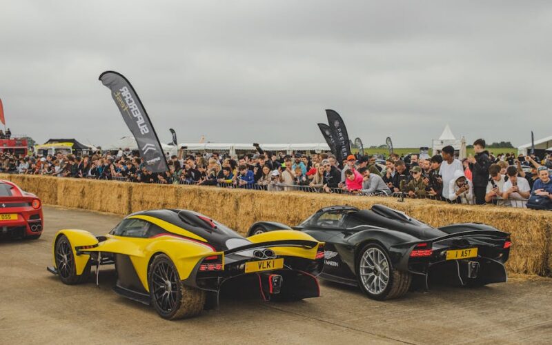 Прототип Aston Martin Vanquish на Нюрбургрингу з восьмивихлопною системою