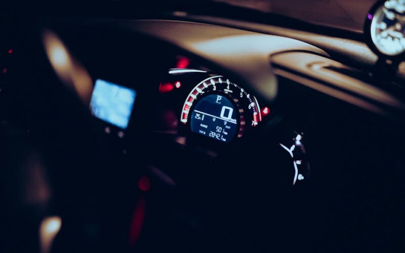 Інтерфейс Android Auto з підтримкою відео та ШІ Gemini
