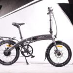 Складний електровелосипед Ride1Up Portola на дорозі