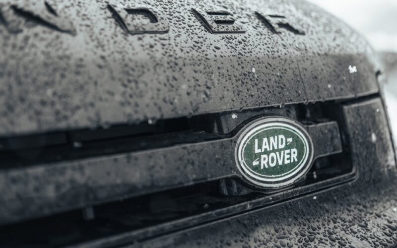 Jaguar Land Rover змагається за оборонний контракт у Великій Британії