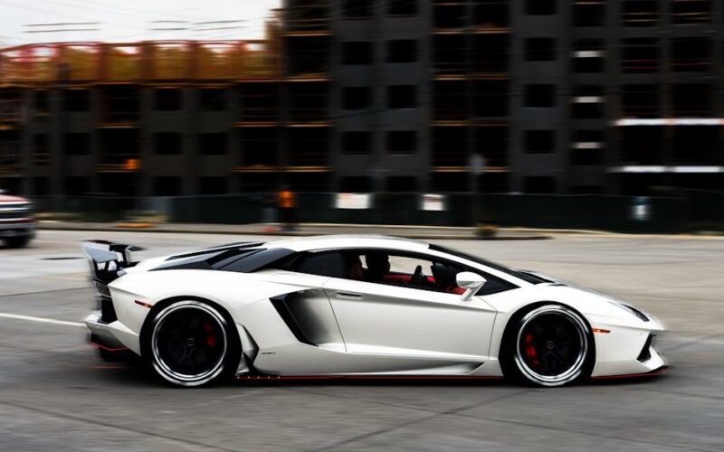 Lamborghini Aventador як бізнес-актив на вулицях міста