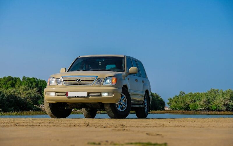 Броньований Lexus LX 700 від Miami Armored у міському середовищі