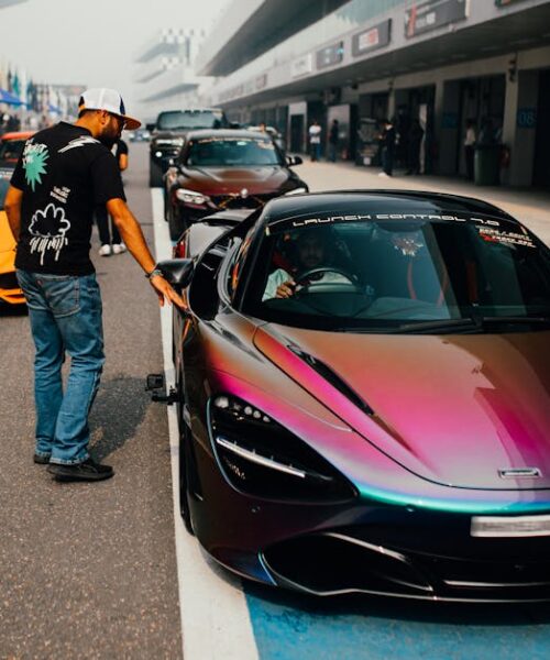 McLaren повертається до перегонів з гібридними суперкарами