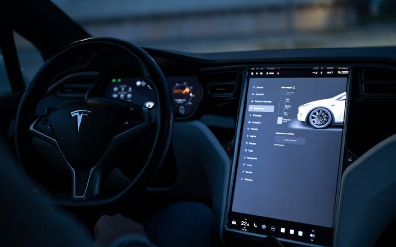 Tesla FSD автопарк на дорозі — автономне водіння нового рівня