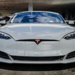 Tesla та гібриди на парковці — швидко продавані вживані авто
