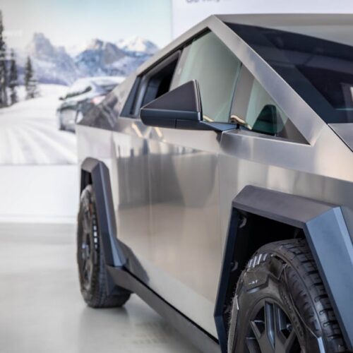 Tesla Semi: критика від засновника Nikola
