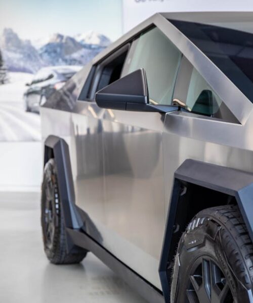 Tesla Semi: критика від засновника Nikola