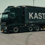 Вантажний автомобіль на дорозі, Україна та Боснія і Герцеговина запроваджують транспортний безвіз