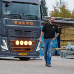 Volvo VNL з житловим модулем, перетворений на міні-готель