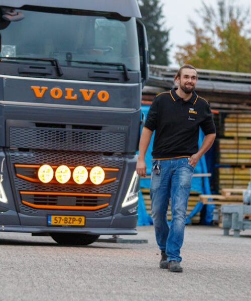 Volvo VNL перетворили на міні-готель на колесах