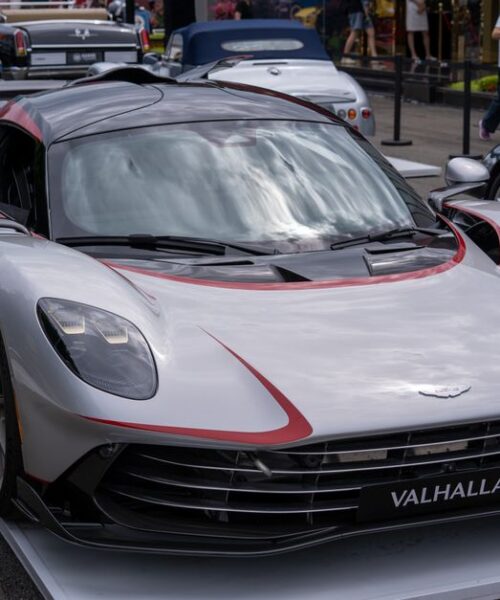 Aston Martin Vanquish відроджують з дизайном Аяна Каллума