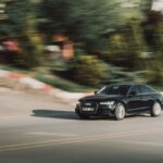 Гібридний крос-універсал Audi A6 allroad на дорозі