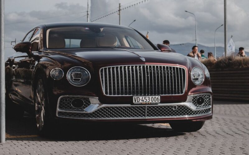 Bentley Continental GT з новим покриттям у фарбувальному цеху