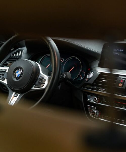 BMW відкриває нову еру цифрових автомобілів з iX3 та i7