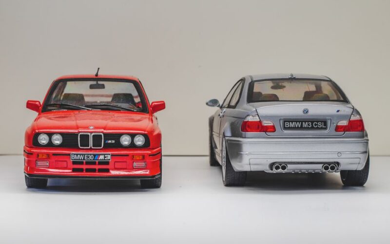 Концепт електричного седана BMW M3 у червоному кольорі