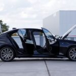 Електричний седан BMW i3 на дорозі