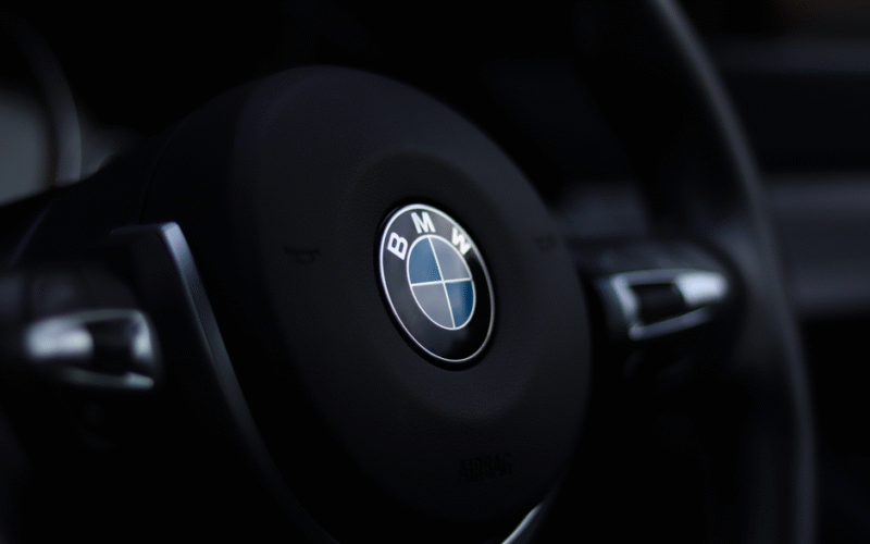 Автомобіль BMW з інтегрованим сервісом попередження Bosch
