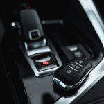 Автомобільний ключ з прихованими функціями