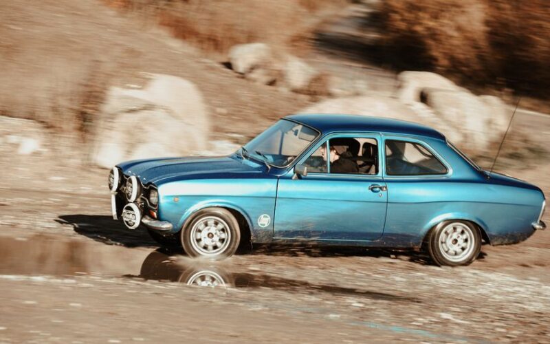 Ford Escort RS з двигуном 330 к.с. і класичним дизайном