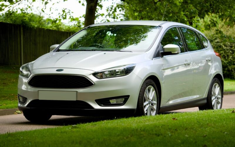 Ford Focus на дорозі, відкликання через проблему з клапаном