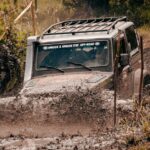 Jeep Compass 4xe на природі з електричним приводом