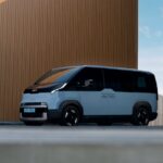 Новий електричний мінівен Kia PV7 на дорозі