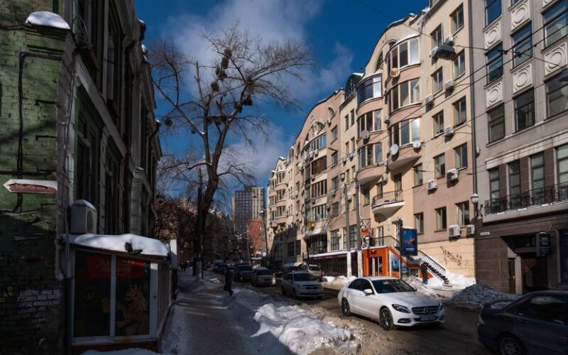 Рух провулком Охтирським у Києві частково обмежать через ремонт