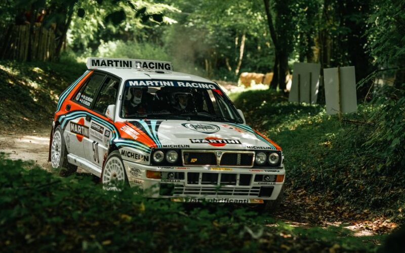 Новий кросовер Lancia Gamma під час дорожніх випробувань