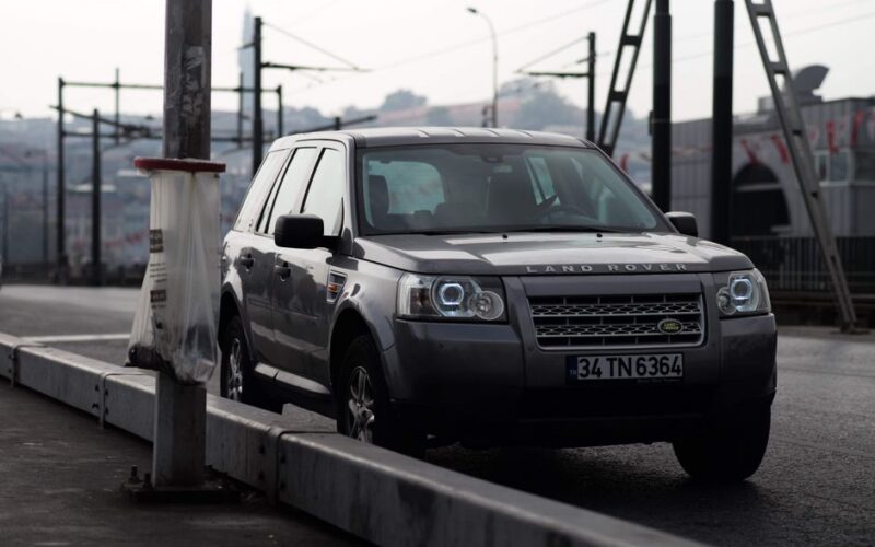 Land Rover відкликає позашляховики через проблеми з подушками безпеки