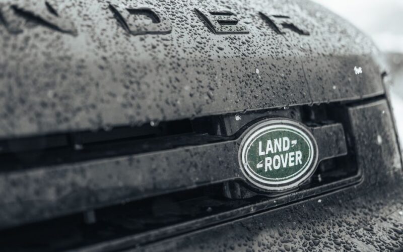 Land Rover зупиняє продажі через подушки безпеки