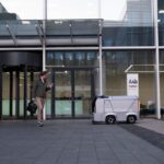 Lynk & Co універсал з роботом-помічником у салоні