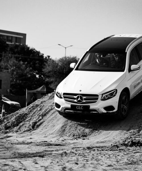 Mercedes-Benz тестує новий електричний мінівен VLE на маршруті до Рима