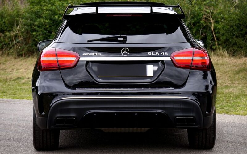 Електричний Mercedes-AMG GLA під час тестування в Альпах