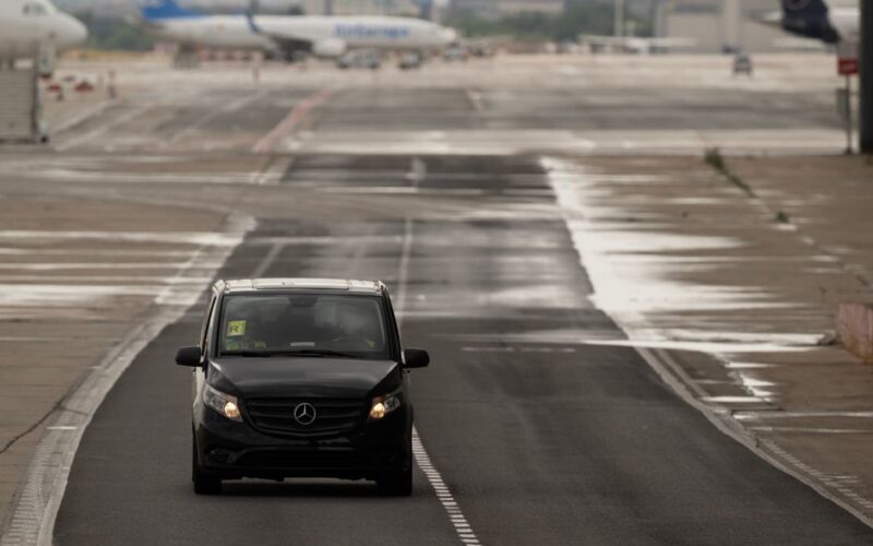 Новий електричний мінівен Mercedes VLE на виробництві