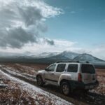 Nissan X-Trail під час тест-драйву на дорозі