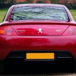Електричний хот-хетч Peugeot E-208 GTi з червоними акцентами