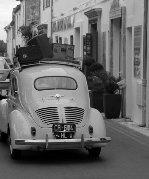 Renault Dauphine 1960 року перетворили на потужний хот-род